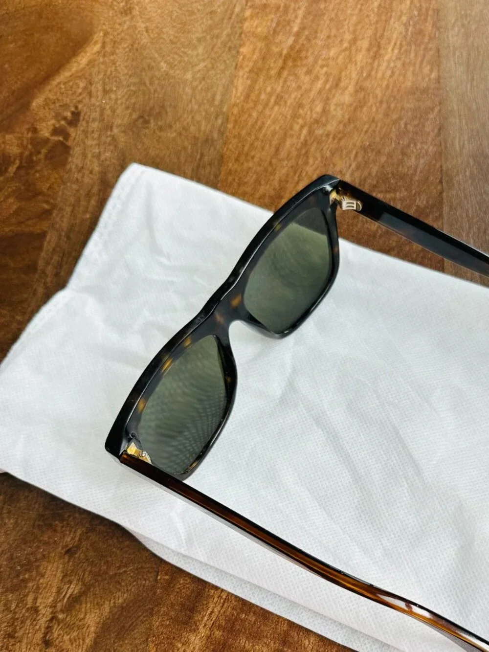 Gucci Tortoise Shell Sunglasses – Iconic Gold Bee Logo GG0034S - Picture 4 of 12